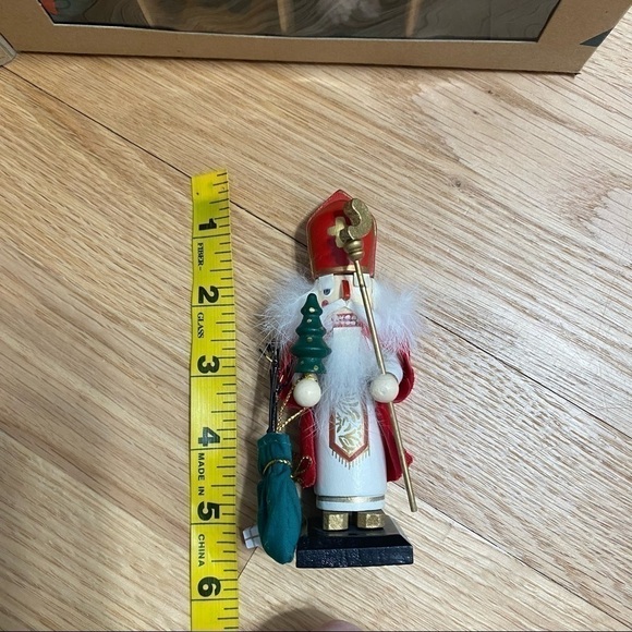 Nutcracker Village Set of 4 Miniature Nutcrackers Santa Christmas Holiday Decor - Picture 5 of 9